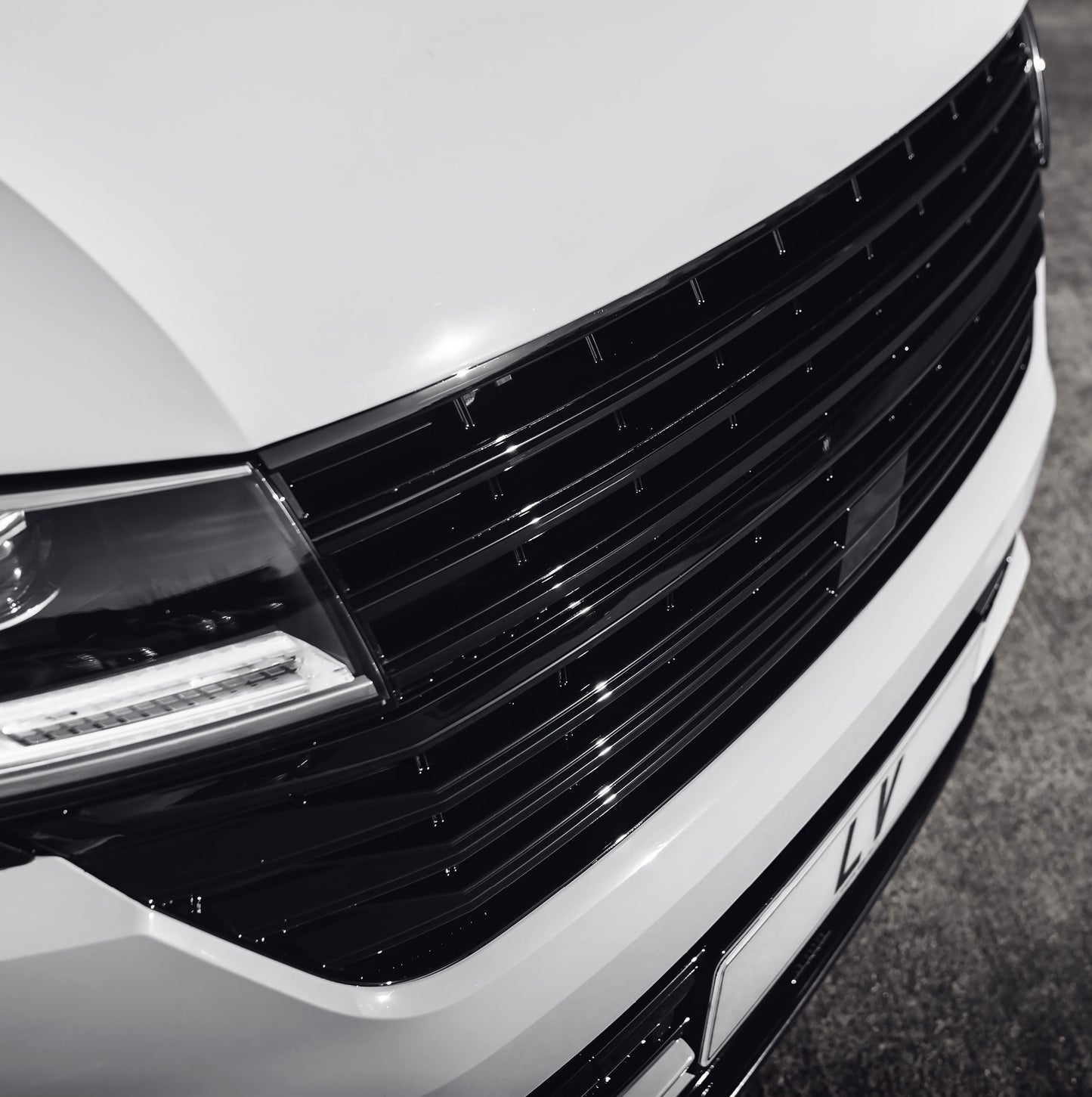 Gloss Black Badgeless Grille (for VW T6.1)