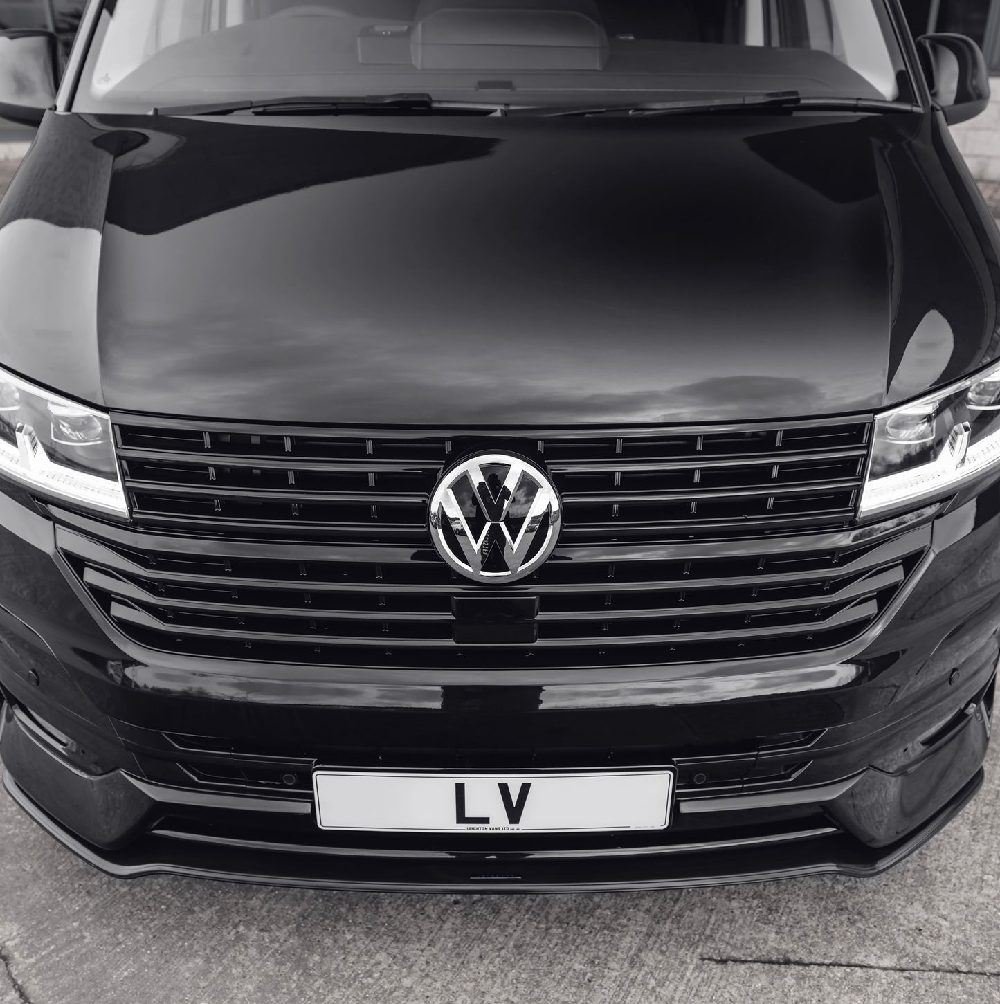 Gloss Black Badged Grille (for VW T6.1)