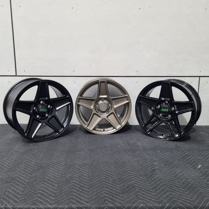 LV-4 - 17" Alloy Wheels